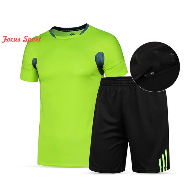 Мъжки спортни екипи в седем цветови комбинации.