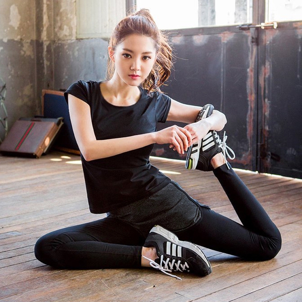 Дамски спортен комплект подходящ за танци, йога или друг вид тренировки