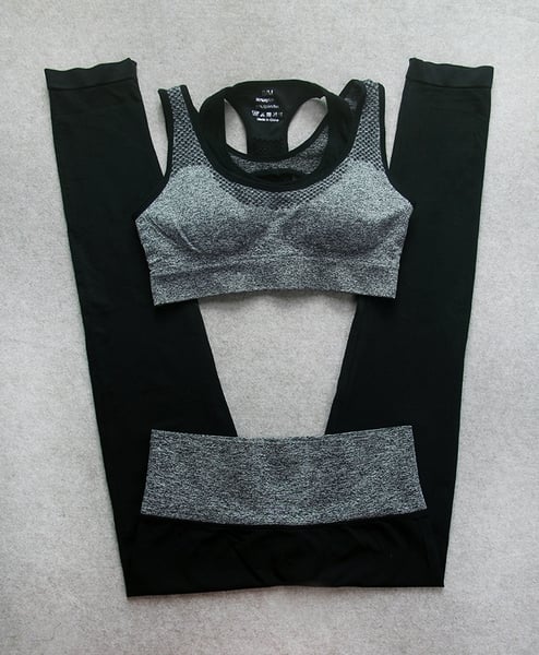 Високоеластичен бързосъхнещ дамски спортен комплект за фитнес , йога или друг спорт