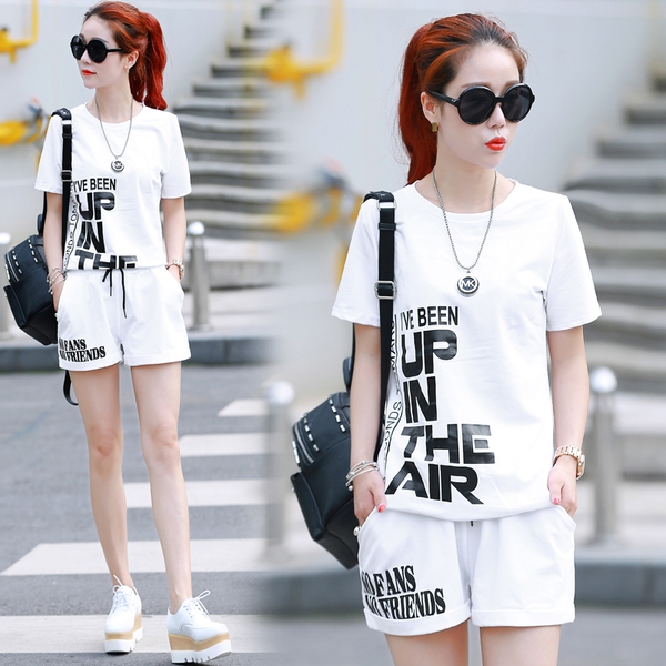 Дамски спортни екипи от тениска с къс ръкав и избор измежду къси панталони или елегантна пола зелени, сини , оранжеви, розови