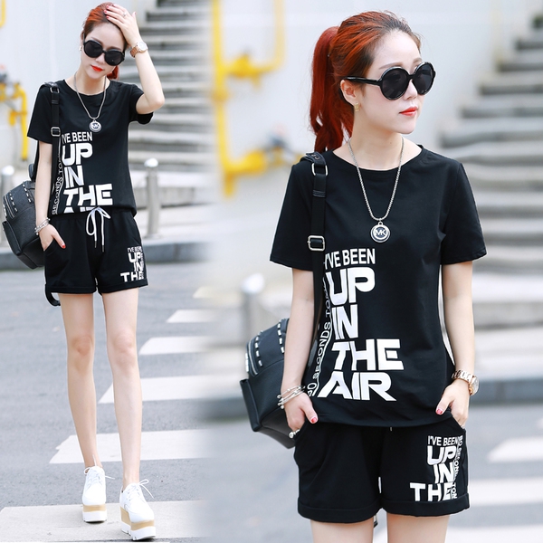 Дамски спортни екипи от тениска с къс ръкав и избор измежду къси панталони или елегантна пола зелени, сини , оранжеви, розови