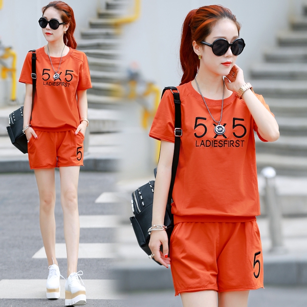 Дамски спортни екипи от тениска с къс ръкав и избор измежду къси панталони или елегантна пола зелени, сини , оранжеви, розови