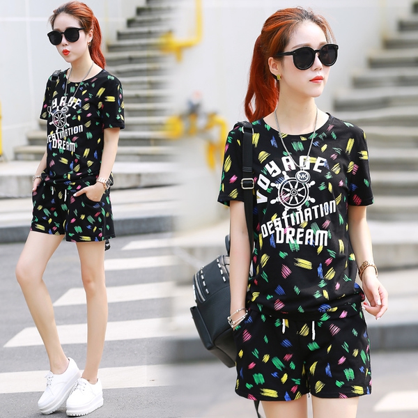 Дамски спортни екипи от тениска с къс ръкав и избор измежду къси панталони или елегантна пола зелени, сини , оранжеви, розови