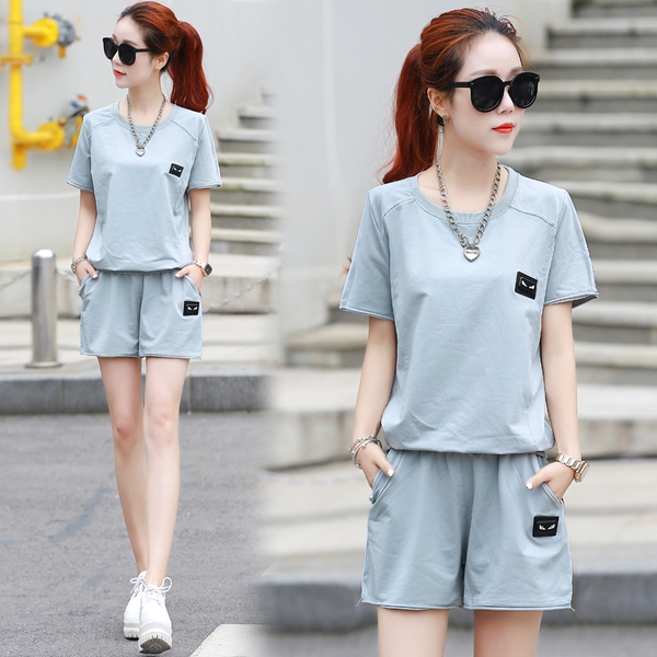 Дамски спортни екипи от тениска с къс ръкав и избор измежду къси панталони или елегантна пола зелени, сини , оранжеви, розови