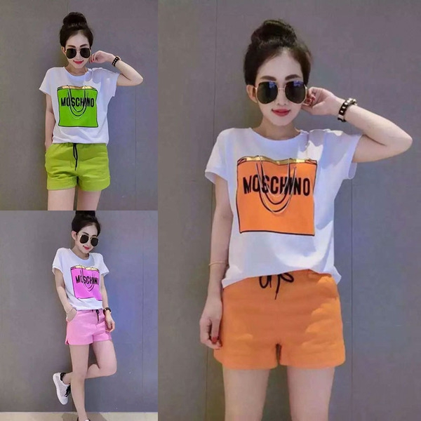 Дамски спортни екипи от къси панталони и тениски с къс ръкав оранжежеви, зелени, черни с принт