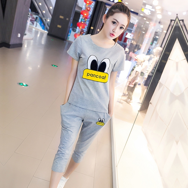 Дамски спортен екип с принт в сив,черен,розов и червен цвят. 