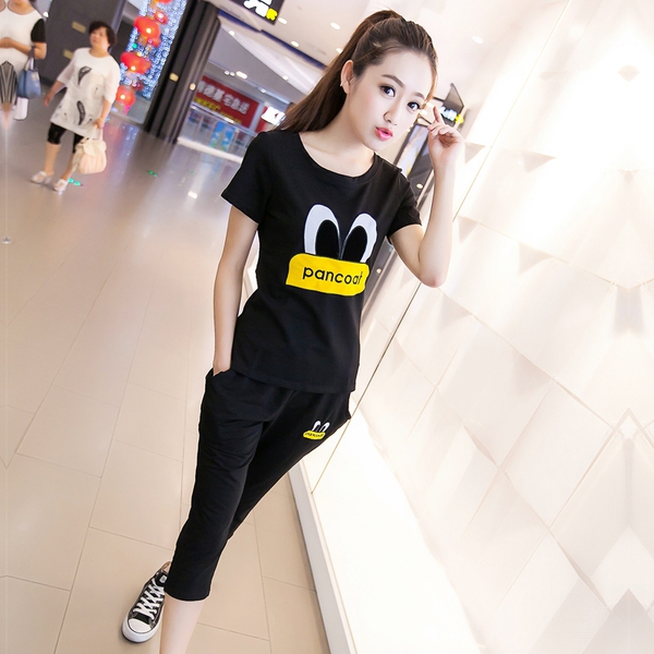 Дамски спортен екип с принт в сив,черен,розов и червен цвят. 