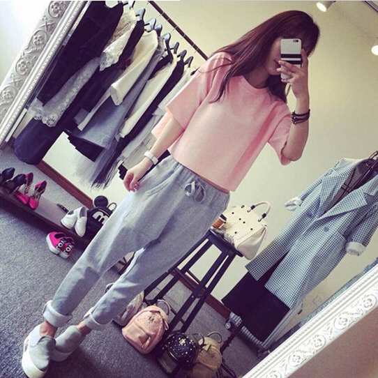 Дамски уникален спортен екип в сиво и розово тениска и  панталон тип шалвар