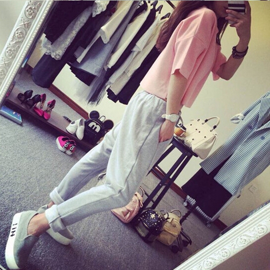 Дамски уникален спортен екип в сиво и розово тениска и  панталон тип шалвар