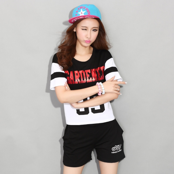 Дамски спортни екипи тениска и къси панталони-13 различни модела.