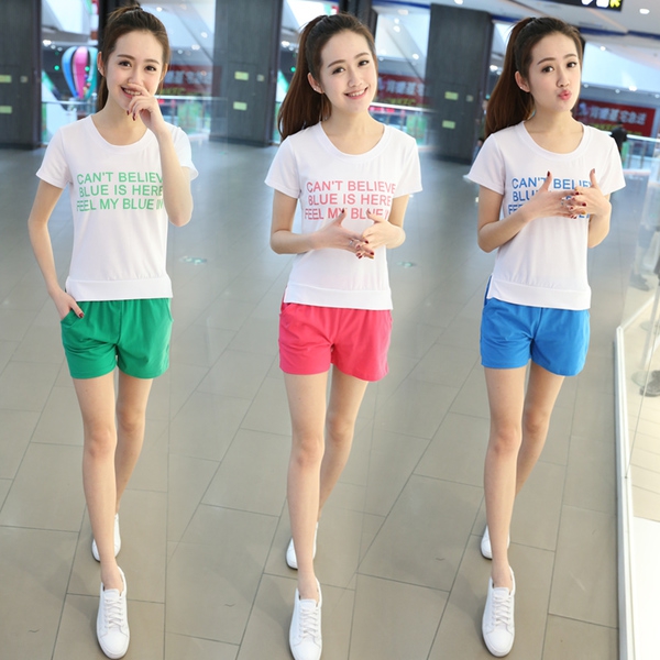 Дамски спортни екипи тениска и къси панталони-13 различни модела.