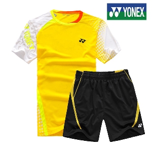 Мъжки спортни екипи, комплект включващ тениска: жълта, черна и синя с къс ръкав и еластични къси панталони в черно