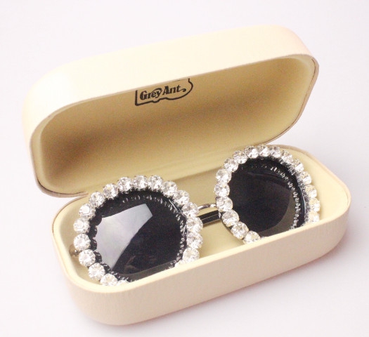 Дамски слънчеви очила с кръгла форма и блестящи камъни