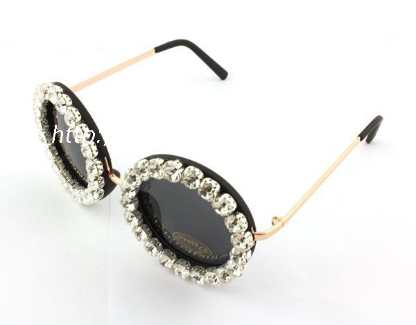 Дамски слънчеви очила с кръгла форма и блестящи камъни