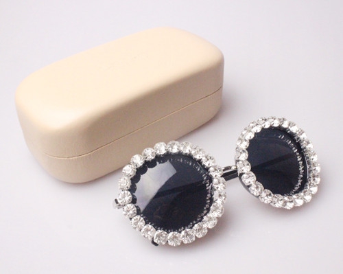 Дамски слънчеви очила с кръгла форма и блестящи камъни