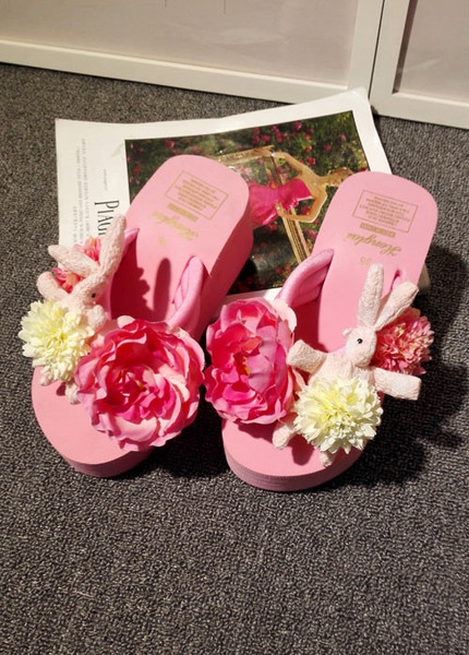 Дамски летни чехли с голеи розови цветя на лека платформа