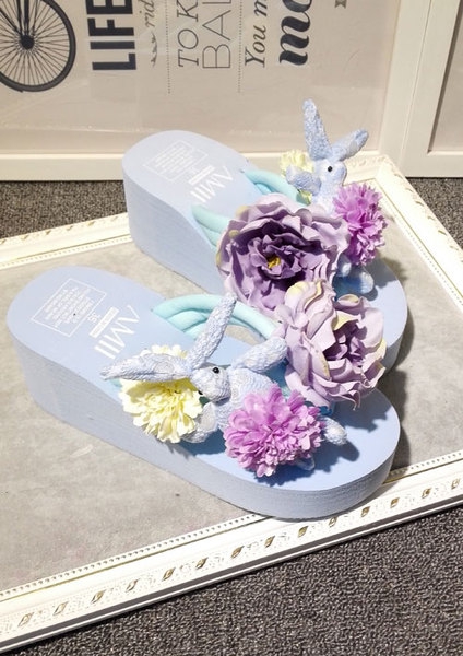 Дамски летни чехли с голеи розови цветя на лека платформа