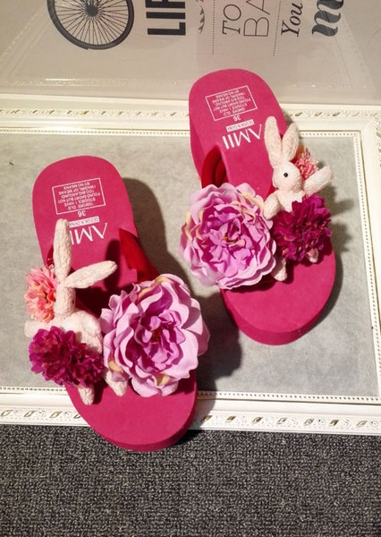 Дамски летни чехли с голеи розови цветя на лека платформа