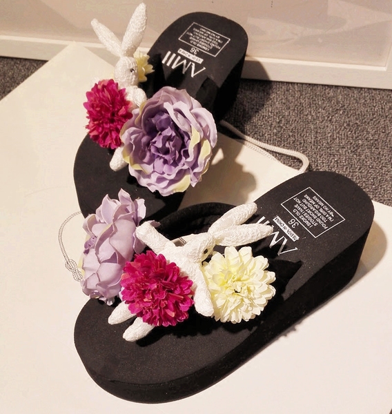 Дамски летни чехли с голеи розови цветя на лека платформа