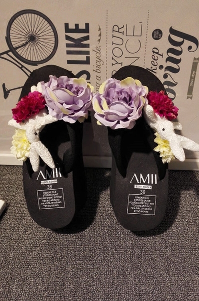 Дамски летни чехли с голеи розови цветя на лека платформа