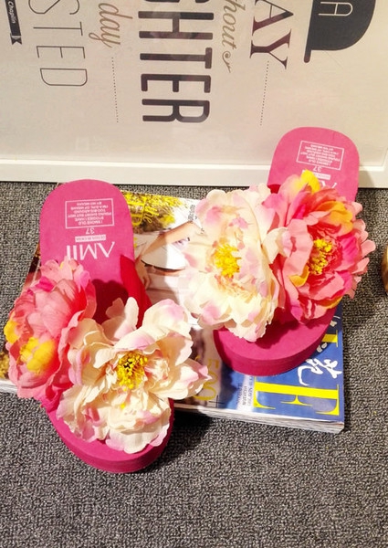 Дамски цветни летни чехли на лека платформа в четири цвята