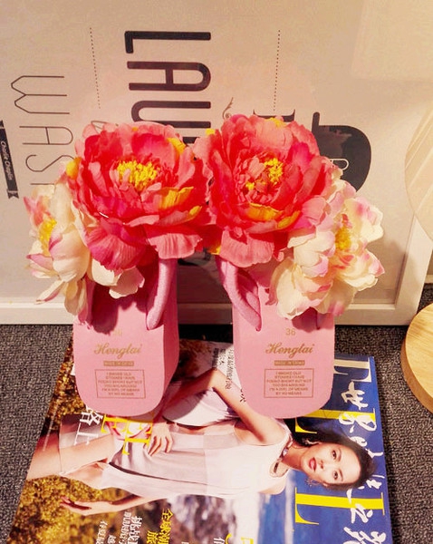 Дамски цветни летни чехли на лека платформа в четири цвята