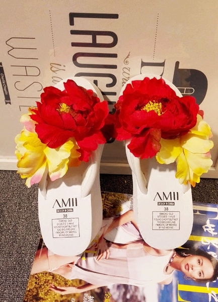 Дамски цветни летни чехли на лека платформа в четири цвята