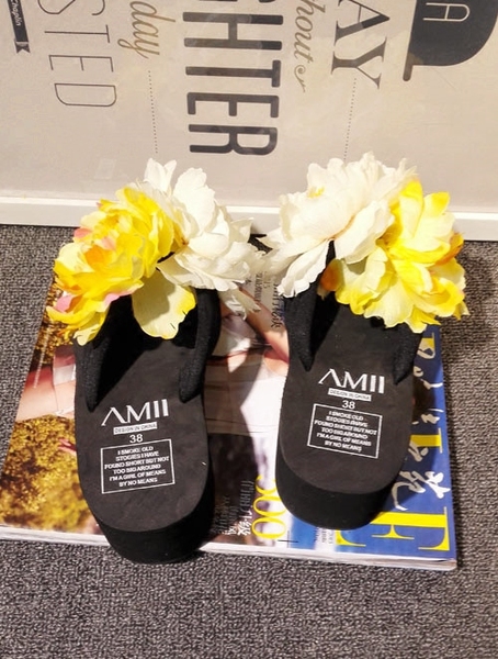 Дамски цветни летни чехли на лека платформа в четири цвята