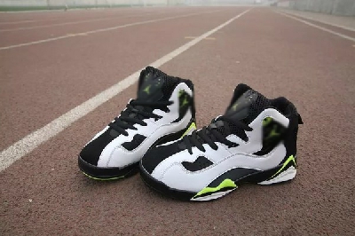 Ανδρικά και γυναικεία αθλητικά παπούτσια για μπάσκετ από συνθετικό δέρμα σε άσπρο και μαύρο χρώμα