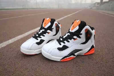 Мъжки и дамски спортни  обувки за баскетбол бели и черни от изкуствена кожа