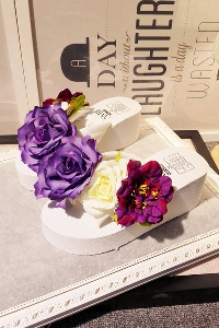 Дамски чехли на платформа с големи цветя в наситени цветове