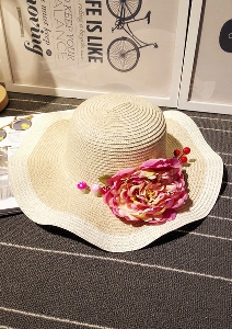 Καπέλο με λουλούδια διαμπερές κατάλληλο για την παραλία και τη θάλασσα