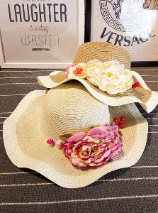 Καπέλο με λουλούδια διαμπερές κατάλληλο για την παραλία και τη θάλασσα