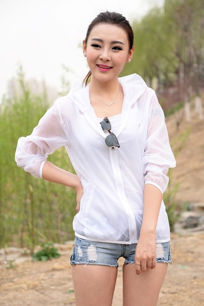 Дамски прозрачни летни туристически якета с качулка тънки, зелени, розови, зелени, жълти слим модели с качулка , полиестър