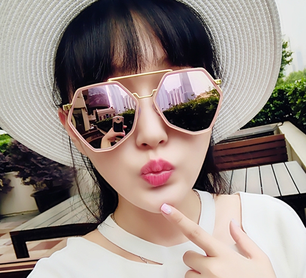 Дамски слънчеви очила с многоъгълна форма в различни цветове