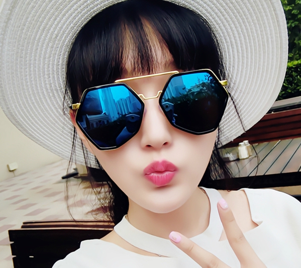 Дамски слънчеви очила с многоъгълна форма в различни цветове