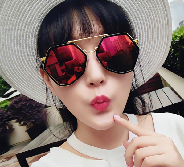 Дамски слънчеви очила с многоъгълна форма в различни цветове