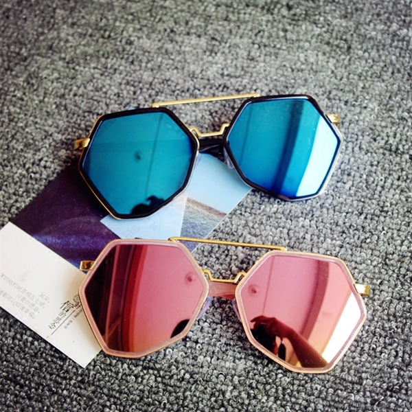 Дамски слънчеви очила с многоъгълна форма в различни цветове