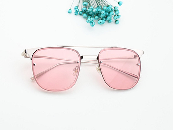 Дамски слънчеви очила в полупрозрачни стъкла