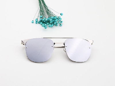 Дамски слънчеви очила в полупрозрачни стъкла