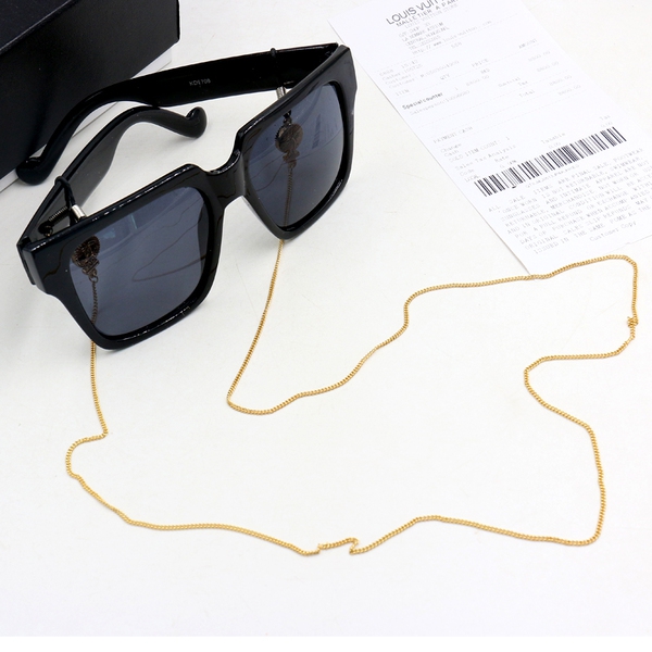 Квадратни слънчеви очила с висулка за врата в черен цвят