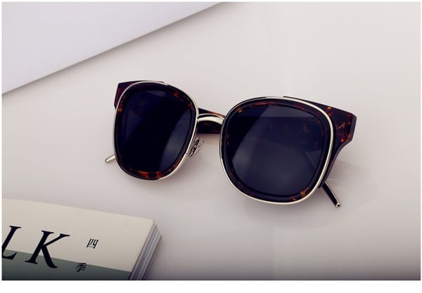 Дамски слънчеви очила в интересни форми и огледални стъкла