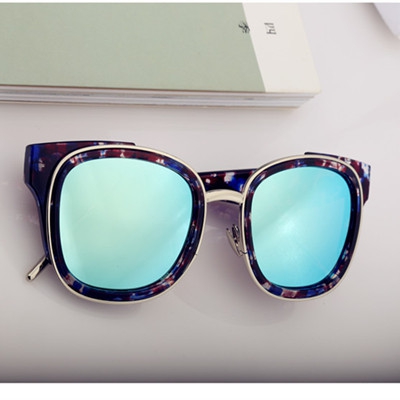 Дамски слънчеви очила в интересни форми и огледални стъкла