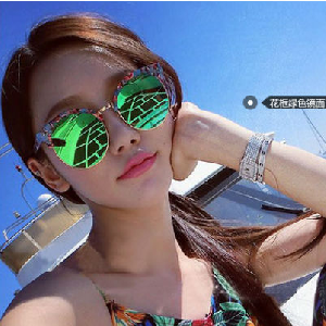 Слънчеви очила с огледални стъкла - модерен стил за летните дни