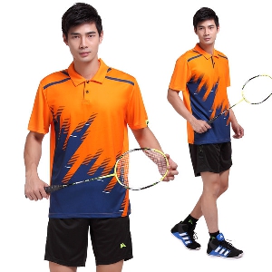 Мъжки спортни тенис и бадмингтон летни екипи от тениска с къс ръкав оранжева, синьозелена, сива и къси панталони