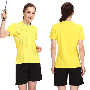 Καλοκαιρινές   αθλητικές  συναικέιες φόρμες - T-Shirt T και παντελόνια σε Κίτρινο, Κόκκινο και Πράσινο  Μαύρο χρώμα