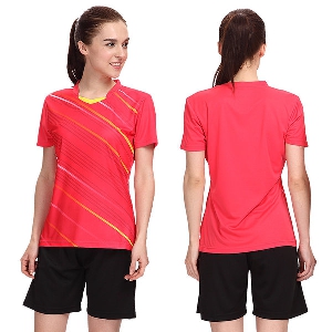 Καλοκαιρινές   αθλητικές  συναικέιες φόρμες - T-Shirt T και παντελόνια σε Κίτρινο, Κόκκινο και Πράσινο  Μαύρο χρώμα