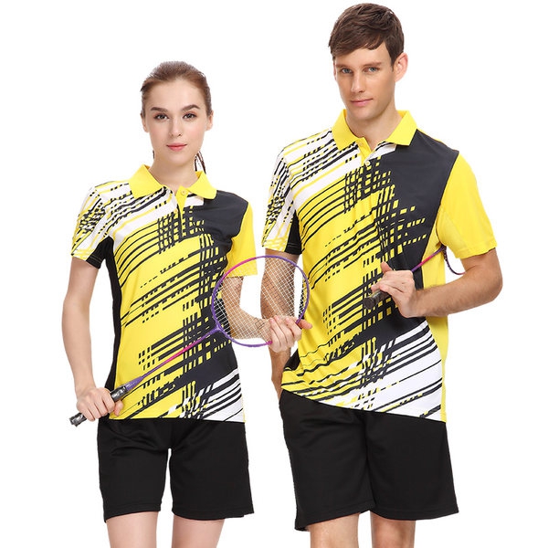 Мъжки спортни екипи в комплект от къса тениска с уникален модел в червен, жълт и син цвят и къси панталони 
