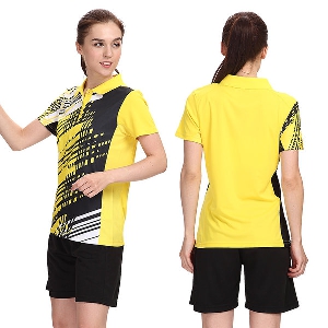 Γυανικεία αθλητικά σετ για μπάντμιντον, τένις  T-Shirt με κοντό μανίκι και σορτς