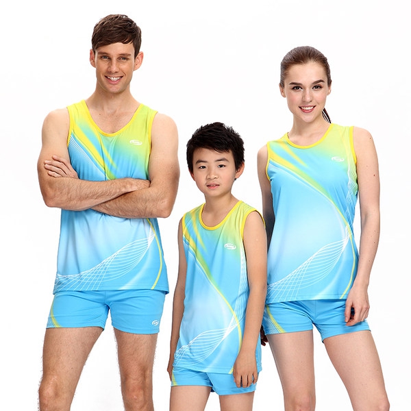 Дамски спортен екип от потник и червени, черни, зелени, сини къси панталони 